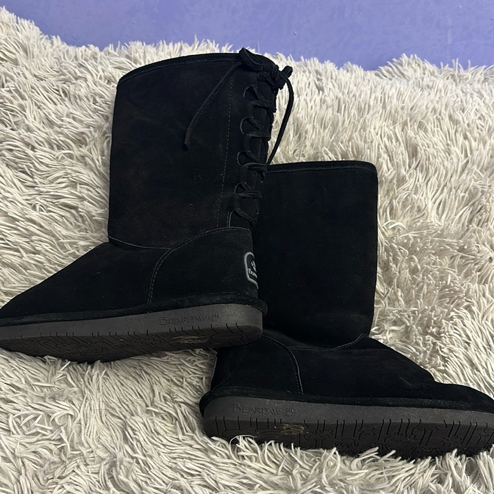 Womens Bearpaw Phyllis Boot in Black Suede. 1810W